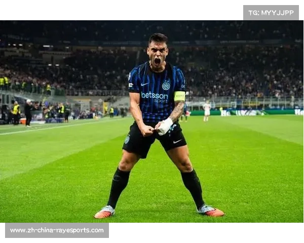 国际米兰球迷远征团高歌助威，劳塔罗进球后致敬看台